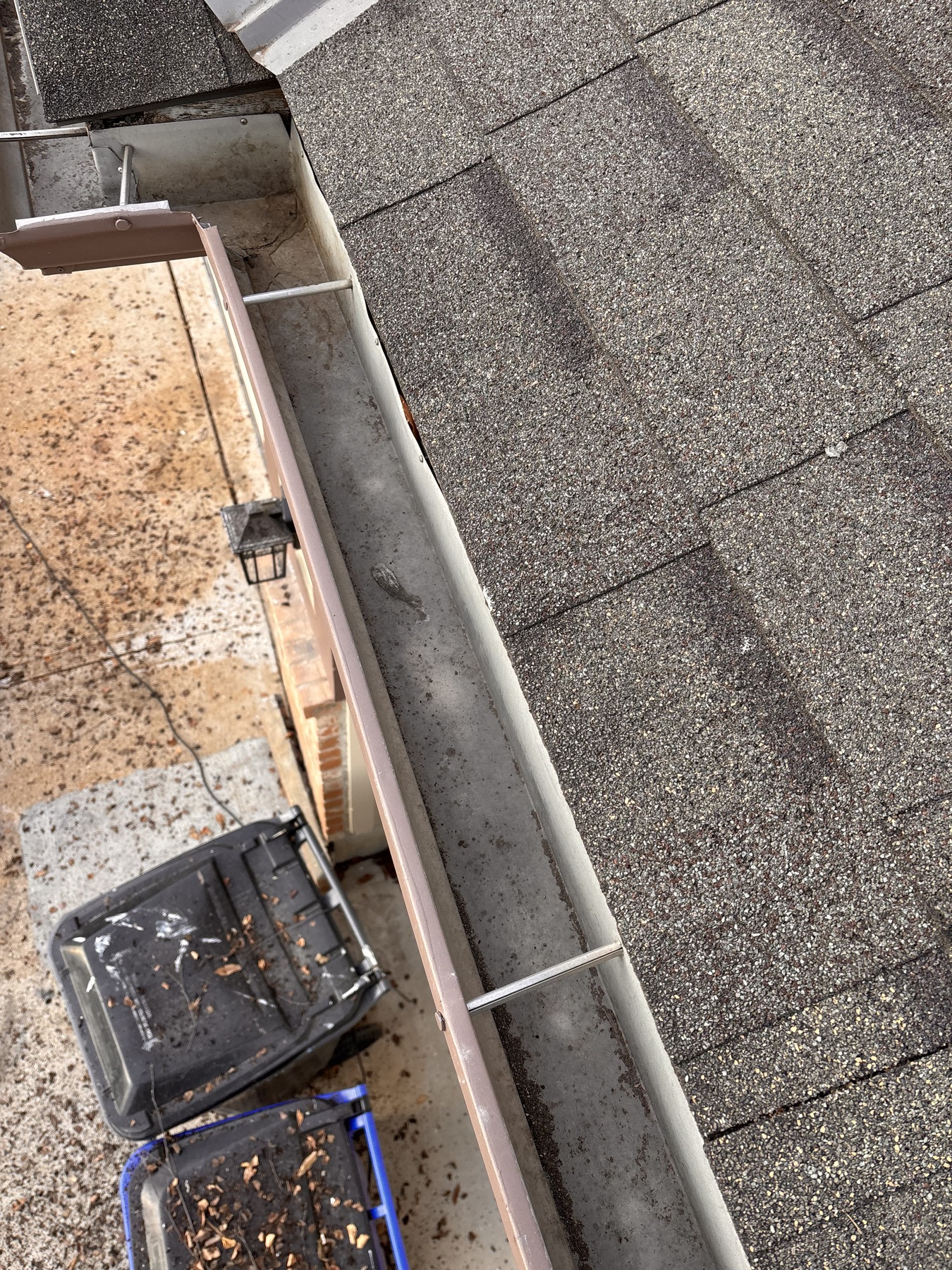 Gutter run after cleaning on an Olathe home